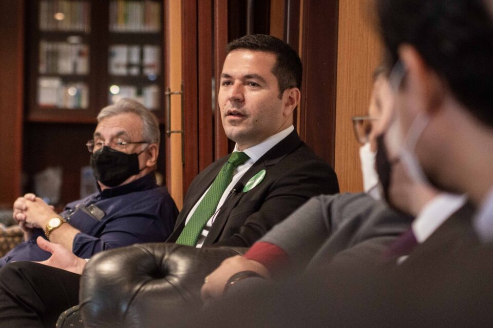 Advogados na OAB-GO - Pré-candidado à presidência da OAB-GO, Rafael Lara, quer pacto para redução das custas judiciais em Goiás. Taxa de Goiás é a 5ª mais alta