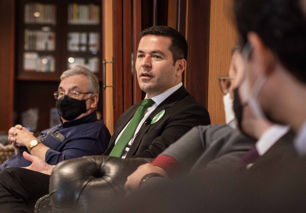 Advogados na OAB-GO - Pré-candidado à presidência da OAB-GO, Rafael Lara, quer pacto para redução das custas judiciais em Goiás. Taxa de Goiás é a 5ª mais alta