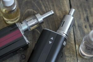 Mesmo proibido no país, cigarro eletrônico é comprado até por delivery (Foto: Agência Brasil)