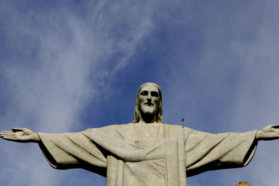 Briga por Cristo Redentor entre Igreja e Governo vira caso de polícia