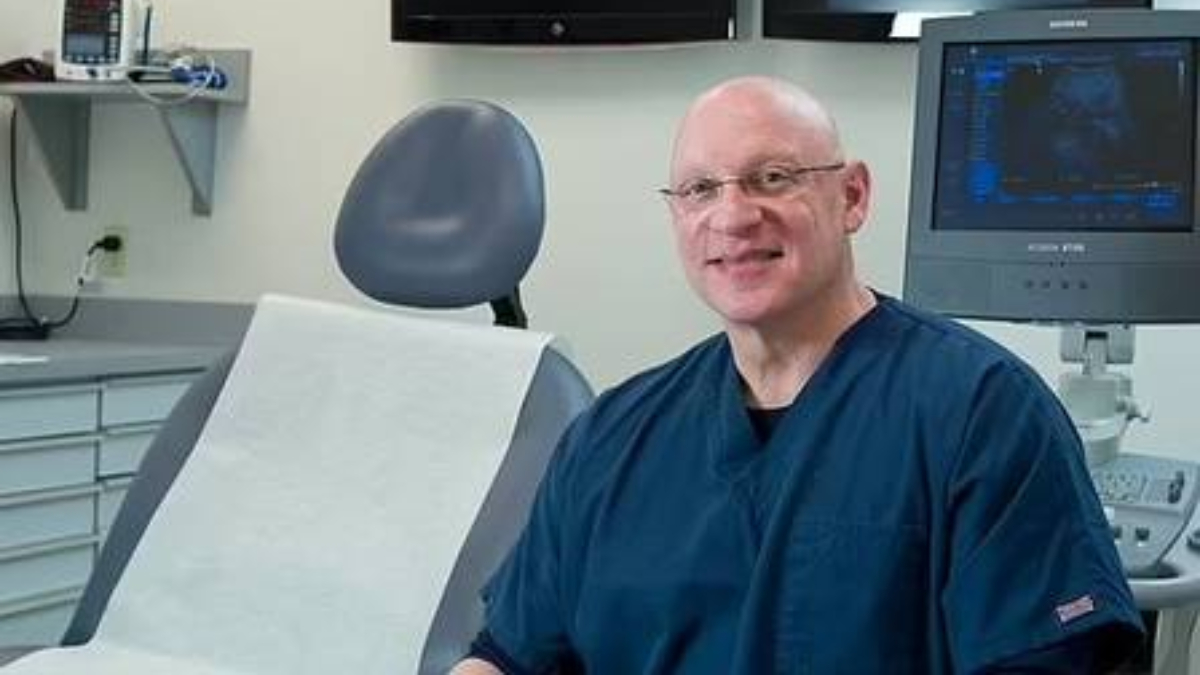 Mulher descobre que ginecologista com quem consultava há 9 anos é o seu pai biológico