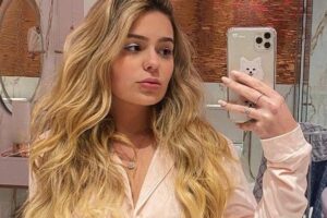 Viih Tube biquíni Ex-BBB tem causado nas redes sociais após anunciar que está solteira. Viih Tube aparece com biquíni transparente: "bonekinha" foto