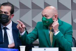 Luciano Hang diz que é "véio da Havan" porque não sabe tecnologia para disparar fake news (Foto: Agência Senado)