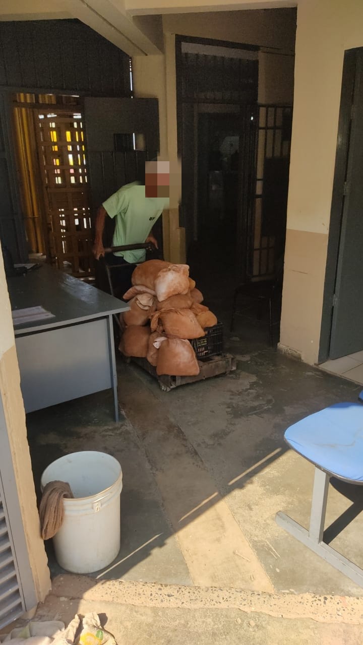 Policiais penais frustram fuga de 20 detentos por buraco no presídio de Trindade