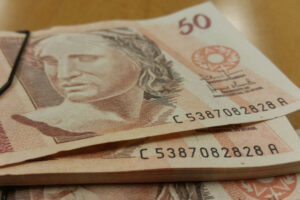 Mercado estima taxa Selic próxima aos dois dígitos em 2022