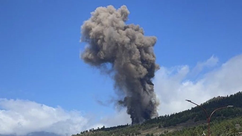 O vulcão na ilha de La Palma, nas Ilhas Canárias, entrou em erupção hoje, às 11h12 no horário de Brasília (15h12, no horário local). (Foto: reprodução/Met Sul Metereologia)