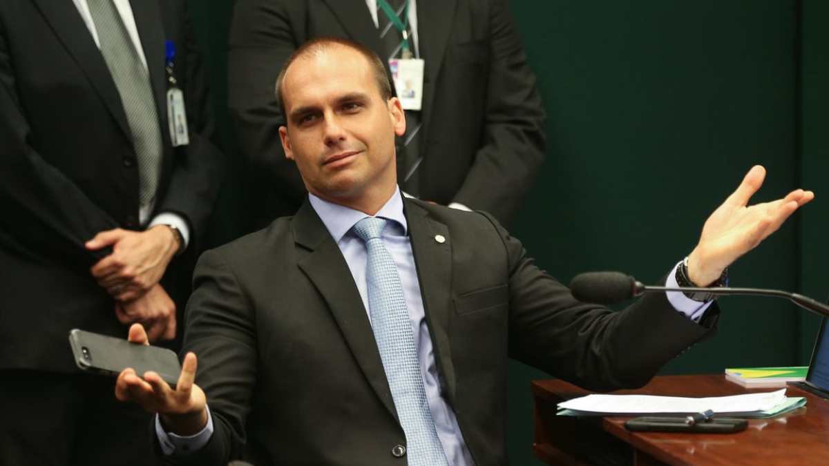 Conselho de Ética analisa pedido de cassação de Eduardo Bolsonaro