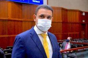 Assembleia aprova texto que obriga identificação de recém-nascidos com pulseira eletrônica