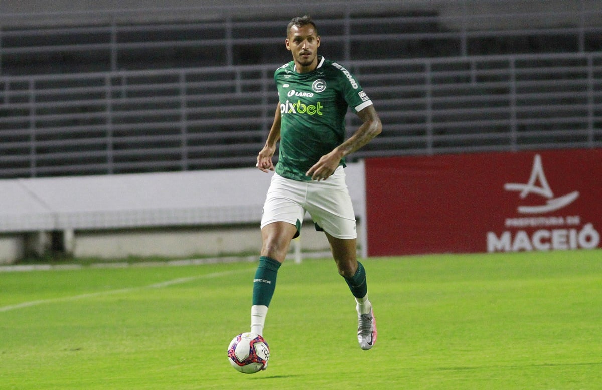 David Duarte em partida pelo Goiás