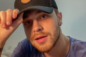 Humorista Gustavo Tubarão conta que gravar vídeos o ajudou a lidar com a depressão