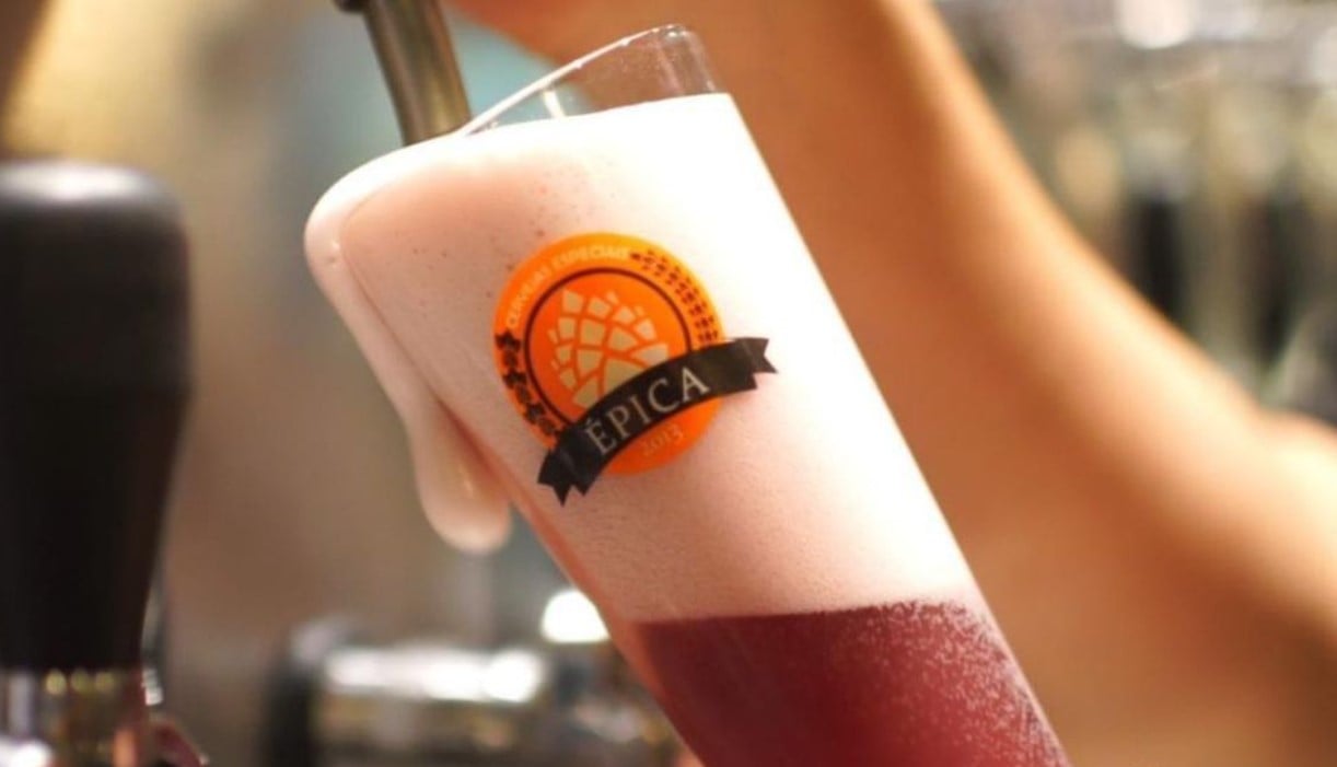 Chope de vinho do Épica Pub, um dos bares em Aparecida de Goiânia 