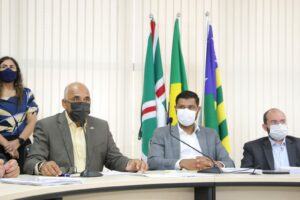 Rogério Cruz entrega novo Código Tributário de Goiânia - Resolução permite antecipação da eleição da Mesa Diretora da Câmara de Goiânia. Vereador Lucas Kitão é contra e aciona justiça para freá-la
