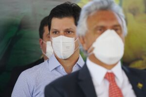 Caiado em primeiro plano e Daniel Vilela logo atrás - Não há motivos para fragmentação da base, diz governador