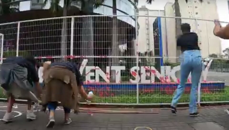 Manifestantes fazem ato em São Paulo contra Prevent Senior e governo Bolsonaro (Foto: Reprodução)