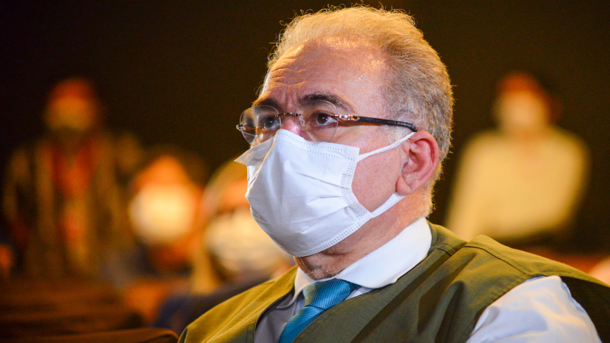 Queiroga leva em voos da FAB esposa, filhos e parentes de outras autoridades