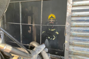Mulher queima quarto do ex-marido por causa do fim da relação em Goianésia (Foto: Bombeiros)