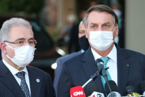 Bolsonaro é avisado por Queiroga sobre casos da variante Ômicron no Brasil