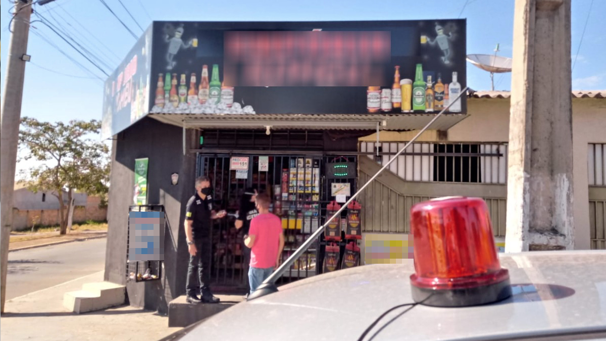 Polícia aprende quase 7 mil palheiros falsificados em comércio de Senador Canedo