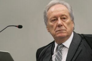 Lewandowski autoriza estados a vacinar adolescentes contra covid-19