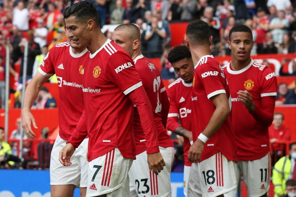 Cristiano Ronaldo comemora com companheiros do Manchester United