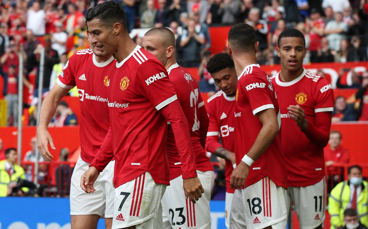 Cristiano Ronaldo comemora com companheiros do Manchester United