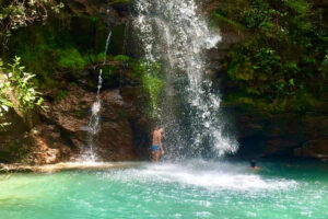 Após 11 infecções por Covid, comunidade Kalunga fecha 3 cachoeiras