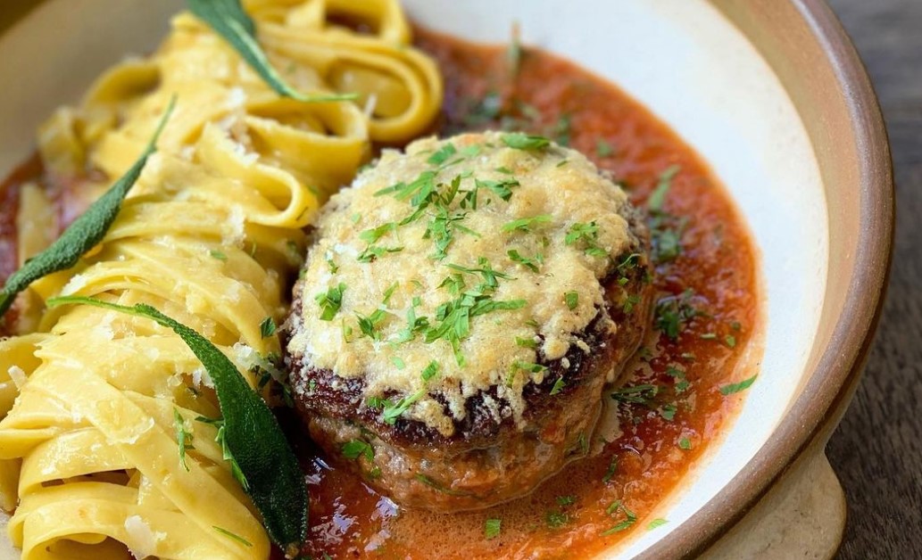 Polpetone Angus da Trattoria Moderna, um dos restaurantes italianos em Goiânia