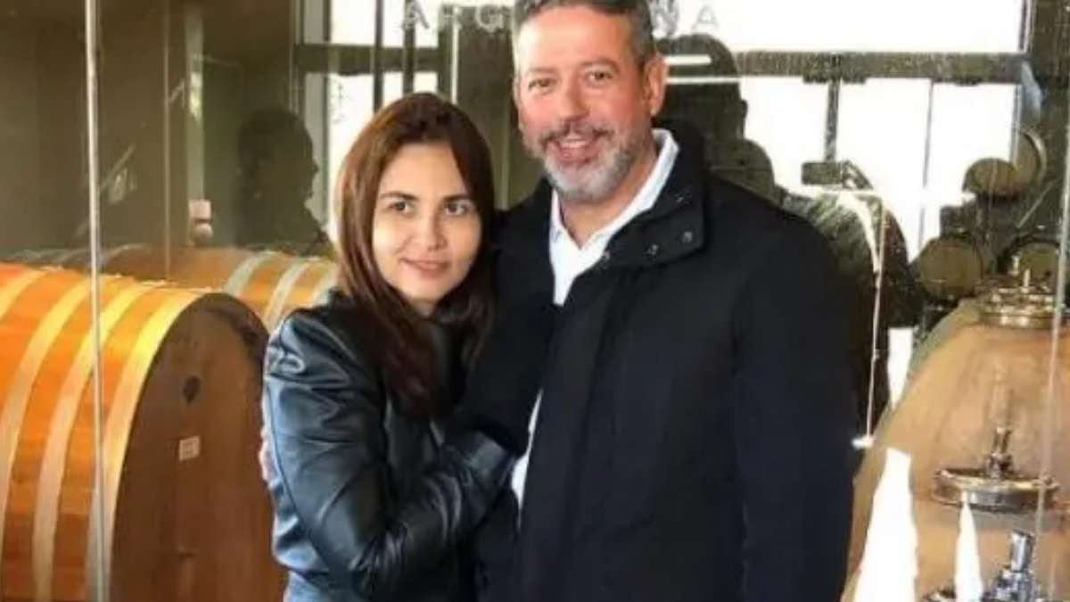 Esposa de Lira ganha cargo em governo de aliado de Bolsonaro