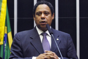 Relator de projeto das fake news cogita regra diferente para rede social de governante