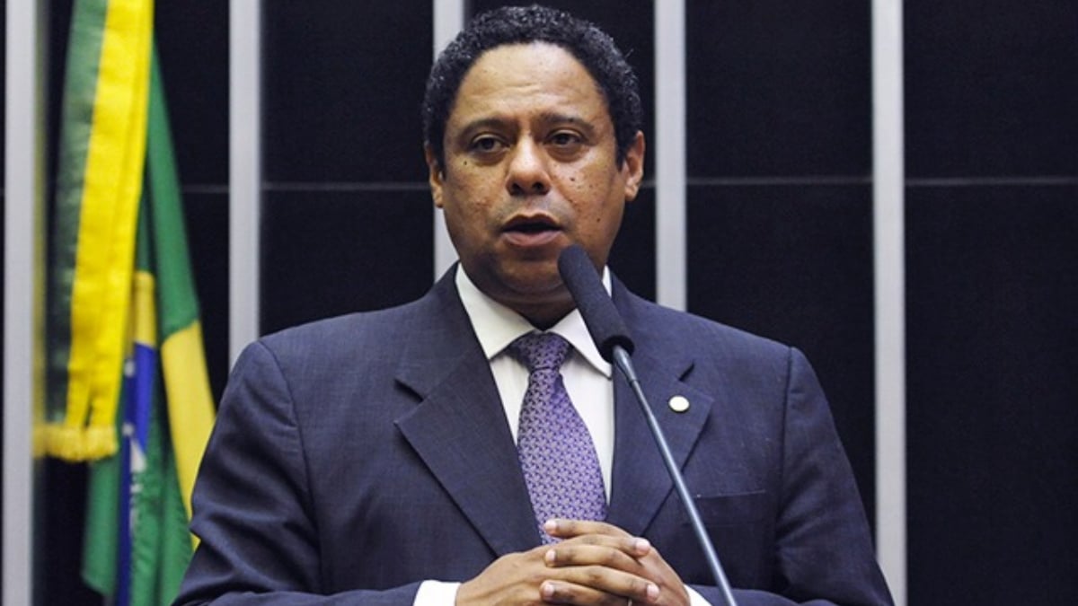 Relator de projeto das fake news cogita regra diferente para rede social de governante