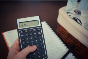 Consumidores podem pagar dívidas em atraso com 100% de desconto nos juros e multas (Foto: PxFuel)