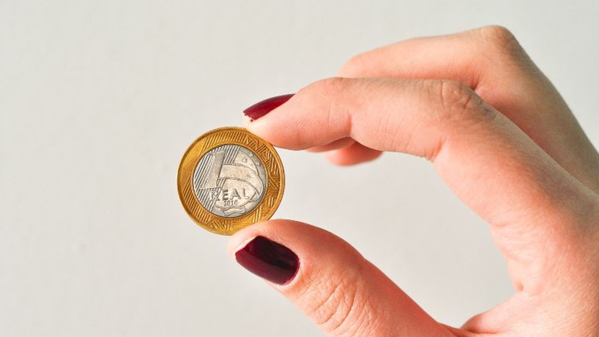 Justiça desfaz demissão por justa causa em Caldas de funcionária que pegou R$ 1,50 do caixa para lanche