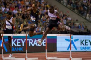 Alison dos Santos durante prova da Diamond League