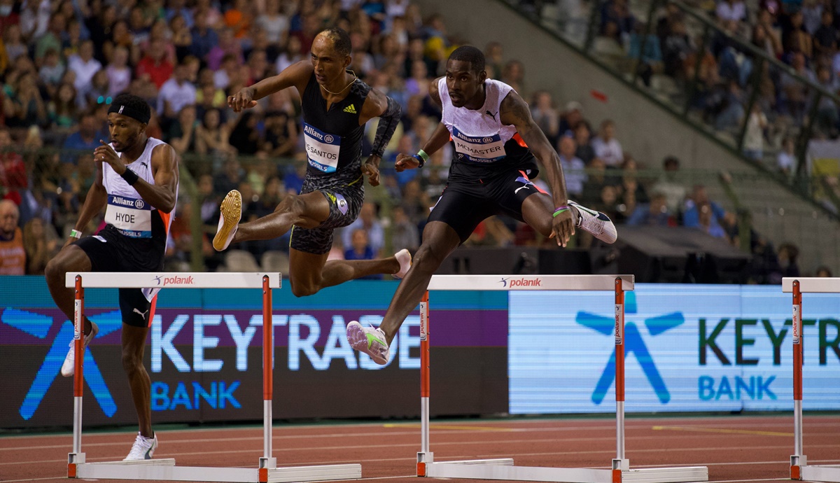Alison dos Santos durante prova da Diamond League