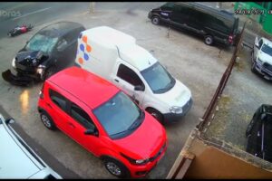 Jovem dorme ao volante e mata motociclista, na Avenida 85 (Imagem: Câmeras de segurança/Reprodução)