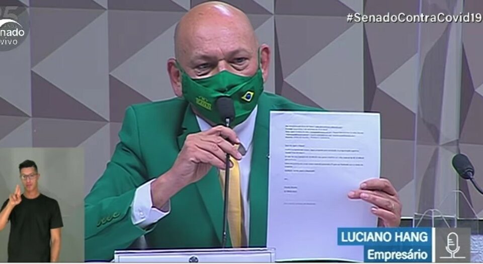 Luciano Hang chama Kajuru de "cara de pau" em depoimento na CPI (Foto: Reprodução - TV Senado)