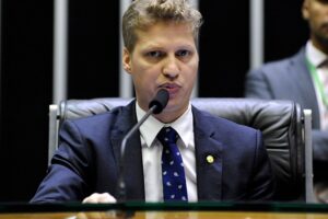 Lira 'anuncia' em plenário que deputado do Novo migrará para o PP (Foto: Agência Câmara)