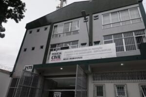 Mulher é suspeita de esquartejar e concretar corpo do marido na parede