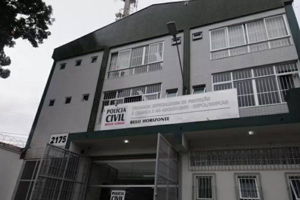 Mulher é suspeita de esquartejar e concretar corpo do marido na parede