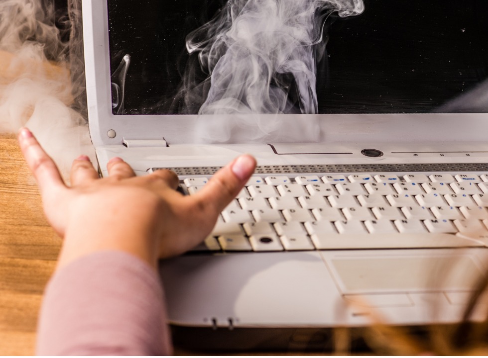 Aparelho queimado por queda de energia: veja o que fazer para ser indenizado