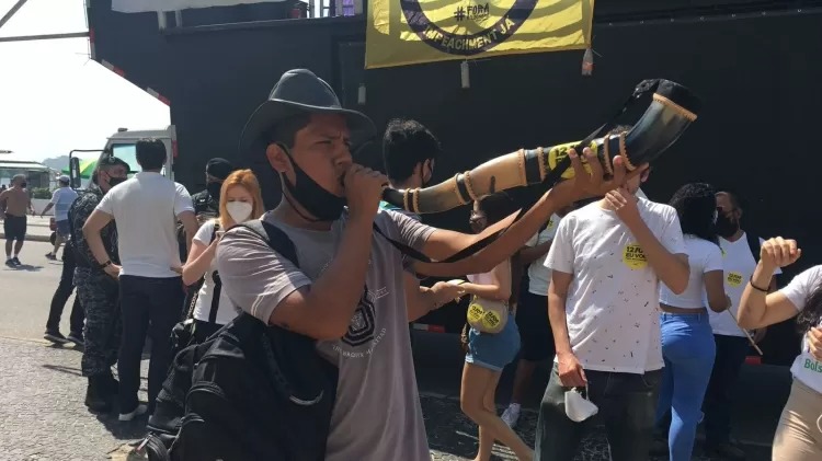 O Rio de Janeiro tem ato por impeachment de Bolsonaro neste domingo (12). O ato foi convocado pelo MBL e movimento Vem pra Rua. (Foto: Carolina Farias/UOL)