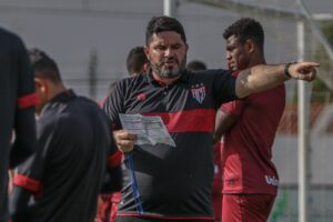 Eduardo Barroca no comando do Atlético-GO