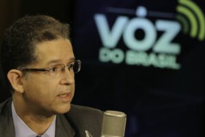 Quem reduzir consumo de energia terá bônus na conta, diz secretário