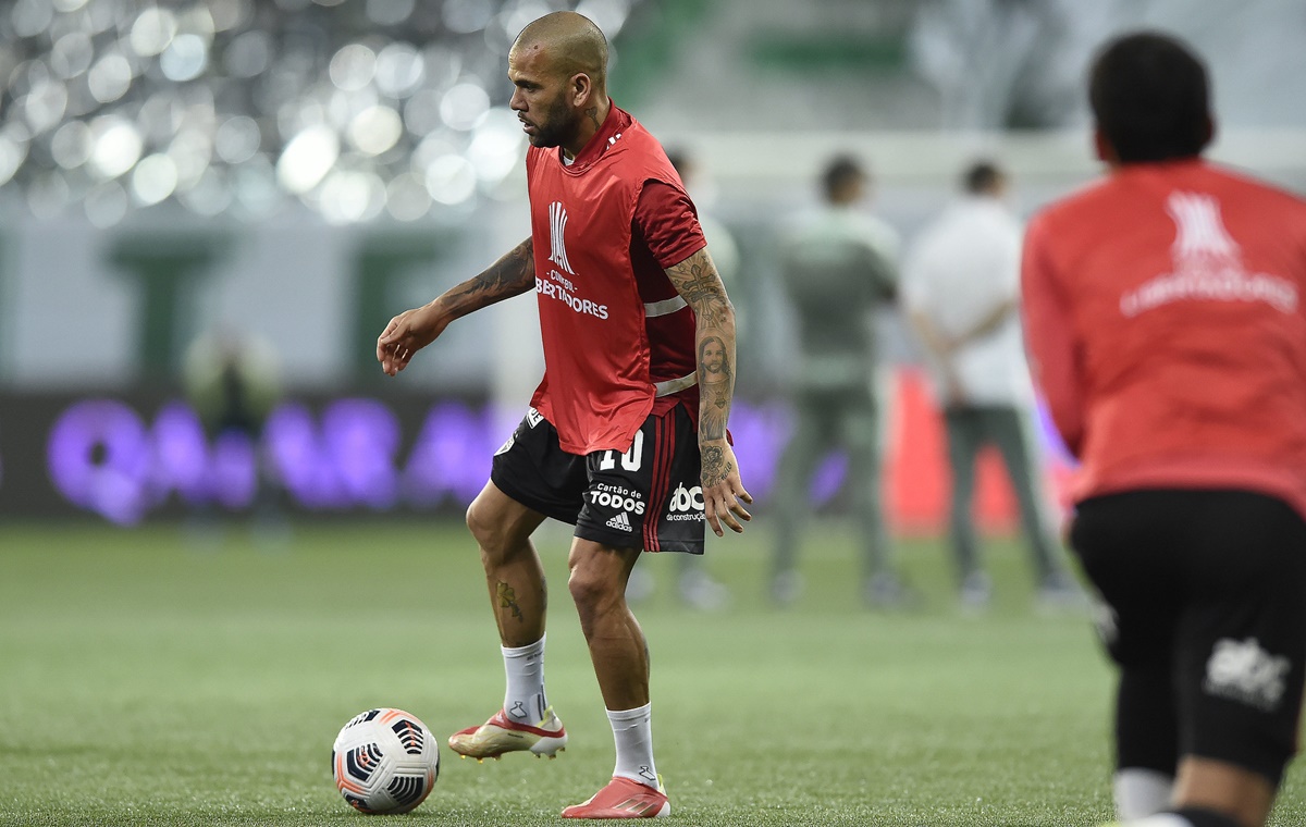 Daniel Alves durante treinamento pelo São Paulo