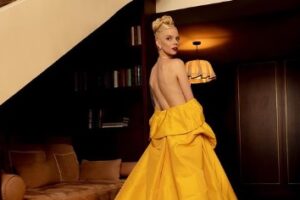 Anya Taylor-Joy diz ter desenhado vestido do tapete vermelho do Emmy