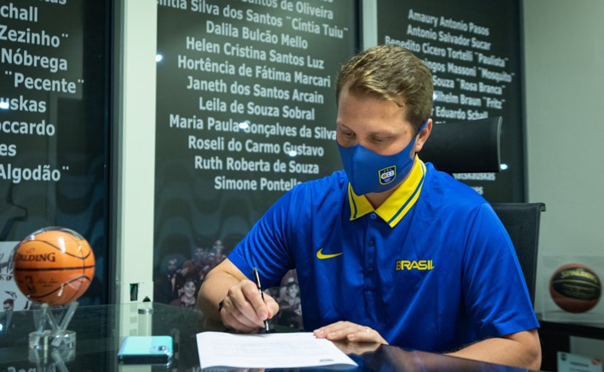 Gustavo de Conti, novo técnico da seleção brasileira de Basquete