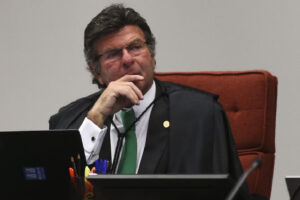 Fux é o 8° voto contra pedido de Bolsonaro para tirar Moraes da investigação sobre a tentativa de golpe