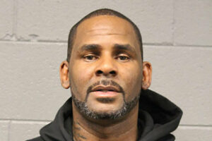 R. Kelly é condenado por extorsão e tráfico sexual de mulheres e menores