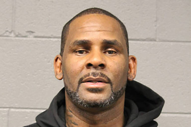 R. Kelly é condenado por extorsão e tráfico sexual de mulheres e menores
