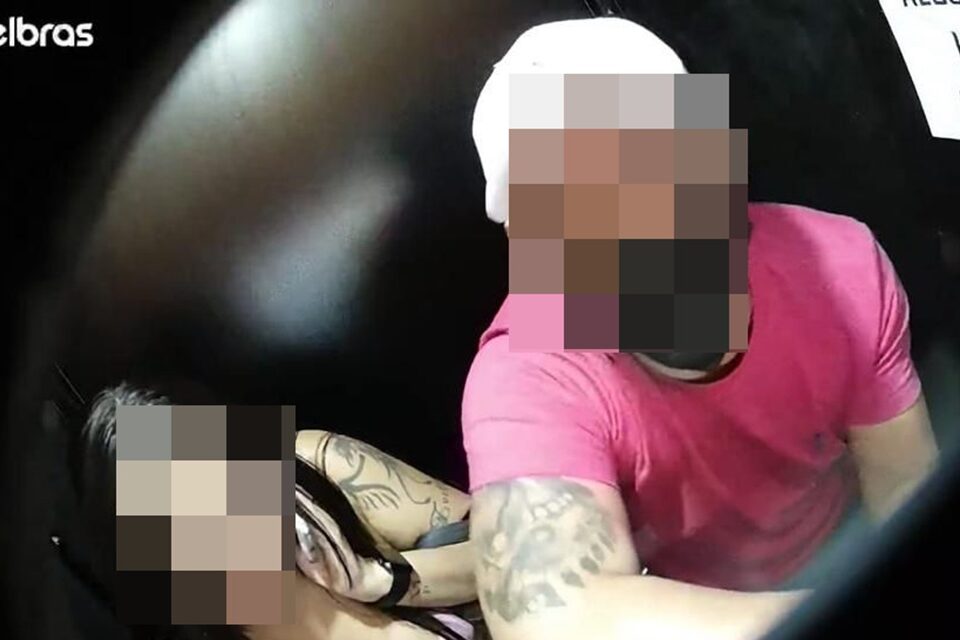 Suspeita de arrombar máquinas de pegar pelúcias para furtar dinheiro é presa em Goiânia (Foto: GCM)